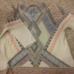 Knit quarter sleeve top with geo pattern